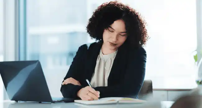 Bachillerato en Finanzas y Negocios Internacionales Virtual_USAM9836USAM  Campaña 2026_1_Descripción del programa_650 x 350_13