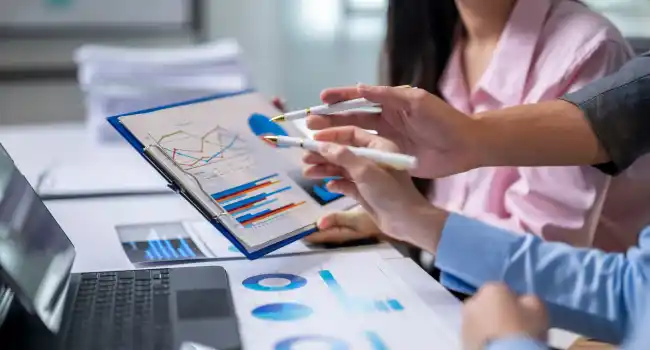 Licenciatura en Administración de Empresas con Énfasis en Finanzas Presencial_2_Descripción del programa_650 x 350_2