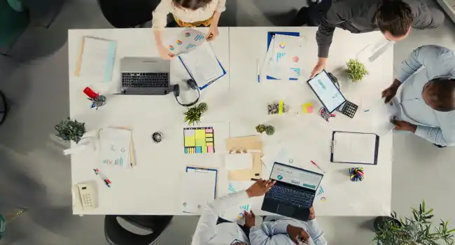 Licenciatura en Admón. de Empresas Presencial_2_Imagen programa_650 x 350_11