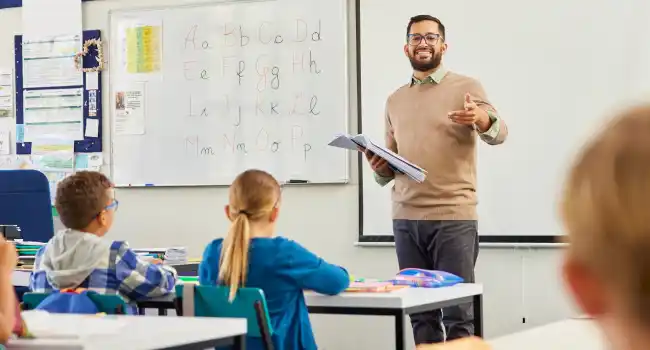 Licenciatura en Docencia Presencial_2_Descripción del programa_650 x 350_17